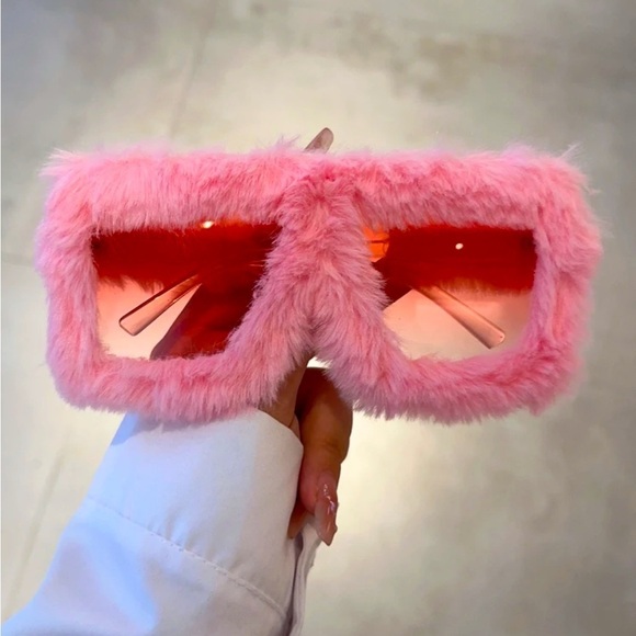 NWT Trendsetter Pink Fluffy Frames 🍃 - Picture 1 of 3